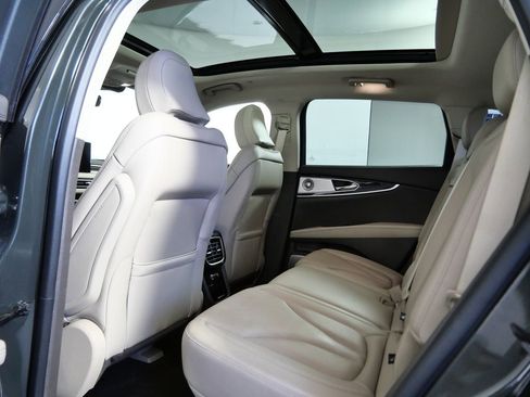 Certified 2022 Lincoln Nautilus Reserve w/ Equipment Group 202A image 15