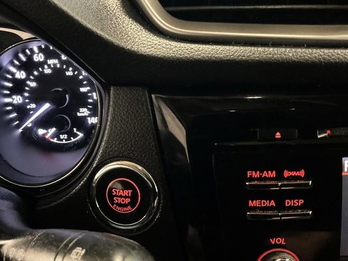 Used 2016 Nissan Rogue SV AWD/4WD image 25