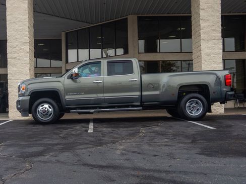 Used 2018 GMC Sierra 3500 Denali w/ Duramax Plus Package image 10