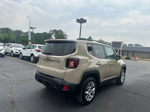 Used 2015 Jeep Renegade Latitude w/ Popular Equipment Group AWD/4WD image 4