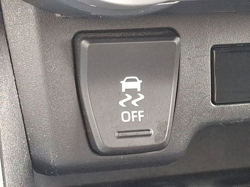 Used 2020 Toyota RAV4 LE image 24