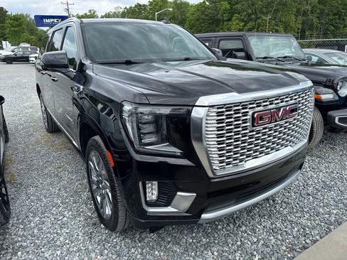 Used 2021 GMC Yukon XL Denali w/ Denali Premium Package image 2