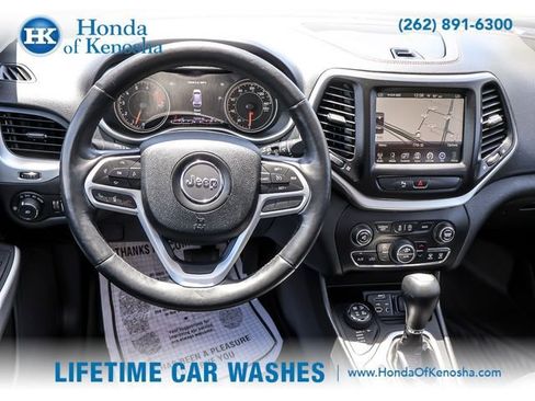 Used 2017 Jeep Cherokee Trailhawk AWD/4WD image 14