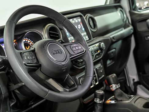 Used 2023 Jeep Gladiator Sport AWD/4WD image 14