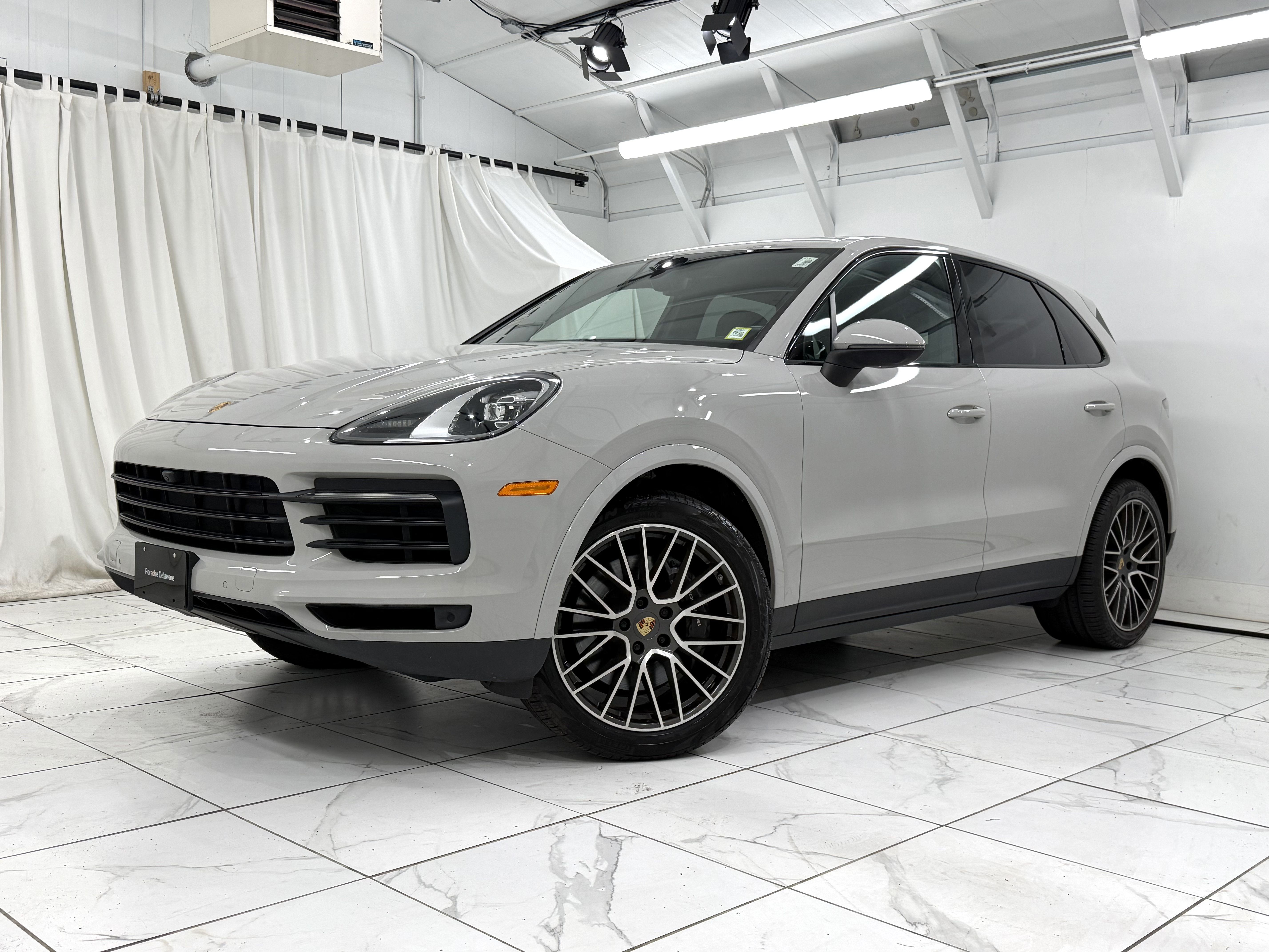 Certified 2023 Porsche Cayenne w/ Premium Package AWD/4WD image 1