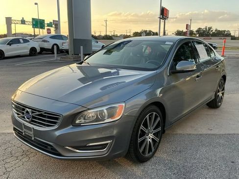 Used 2017 Volvo S60 T5 Inscription Platinum FWD image 3