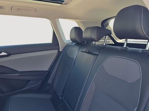 Certified 2023 Volkswagen Taos SE w/ Panoramic Sunroof Package AWD/4WD image 8