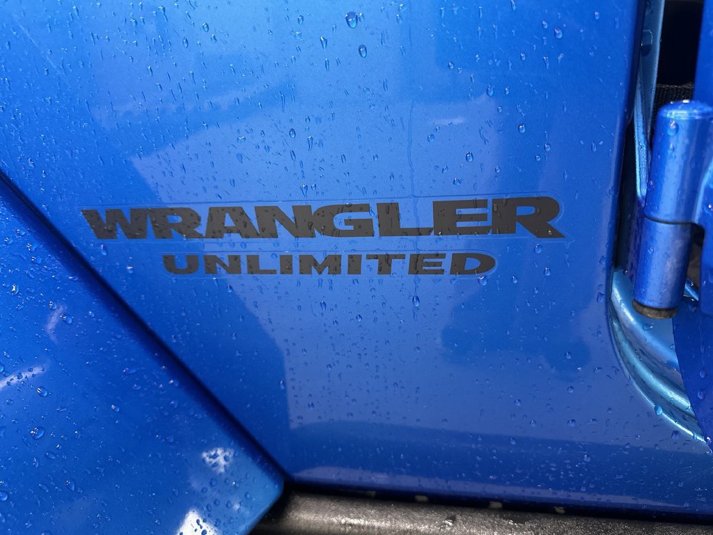 Used 2015 Jeep Wrangler Unlimited Sahara AWD/4WD image 32