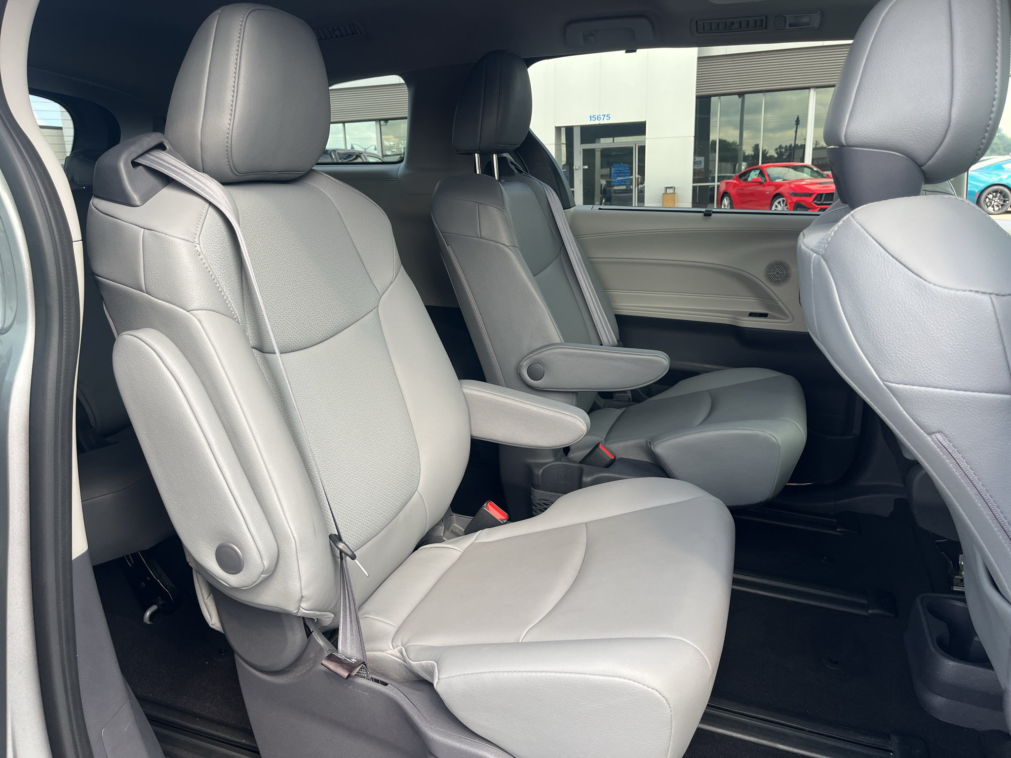 Used 2021 Toyota Sienna XLE w/ XLE Plus Package AWD/4WD image 28