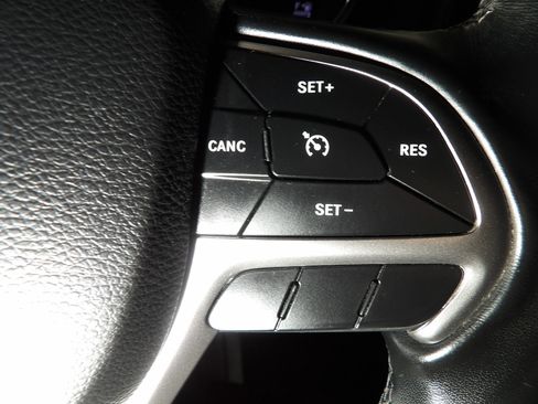 Used 2020 Jeep Grand Cherokee Laredo AWD/4WD image 20