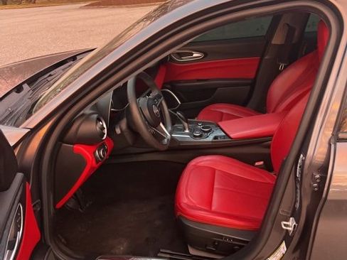 Used 2019 Alfa Romeo Giulia w/ Nero Edizione image 10