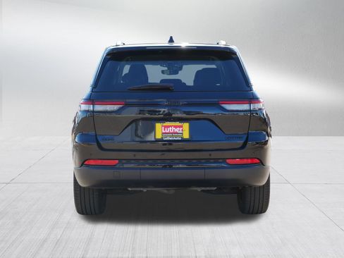 Used 2023 Jeep Grand Cherokee Limited w/ Black Appearance Package image 6