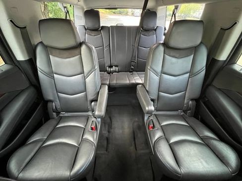 Used 2018 Cadillac Escalade ESV Luxury RWD image 26