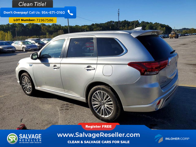 Used 2022 Mitsubishi Outlander 4WD Plug-In Hybrid image 3