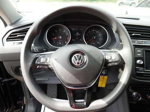 Used 2019 Volkswagen Tiguan S image 11