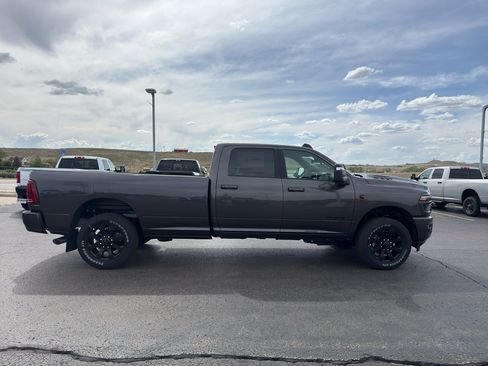 New 2026 RAM 2500 Laramie AWD/4WD image 4