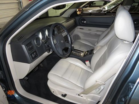 Used 2005 Dodge Magnum R/T w/ Convenience Group II RWD image 3