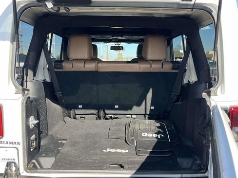 Used 2016 Jeep Wrangler Unlimited Sahara image 20