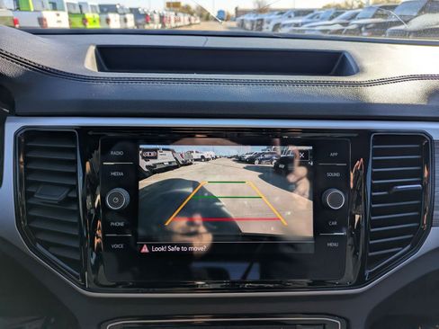 Used 2022 Volkswagen Atlas Cross Sport SE image 17