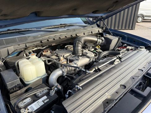 Used 2019 Nissan Titan SV w/ SV Convenience Package image 37