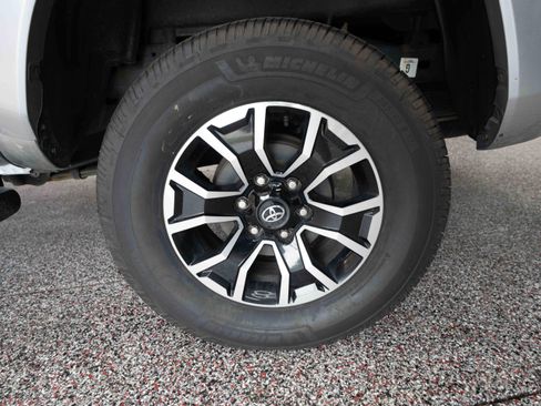 Used 2022 Toyota Tacoma TRD Sport w/ Technology Package AWD/4WD image 28