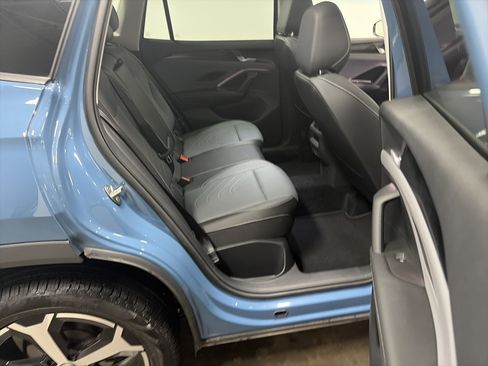 Certified 2025 Volkswagen Tiguan SE AWD/4WD image 31