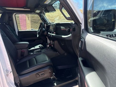 Used 2025 Jeep Wrangler Unlimited Rubicon image 28