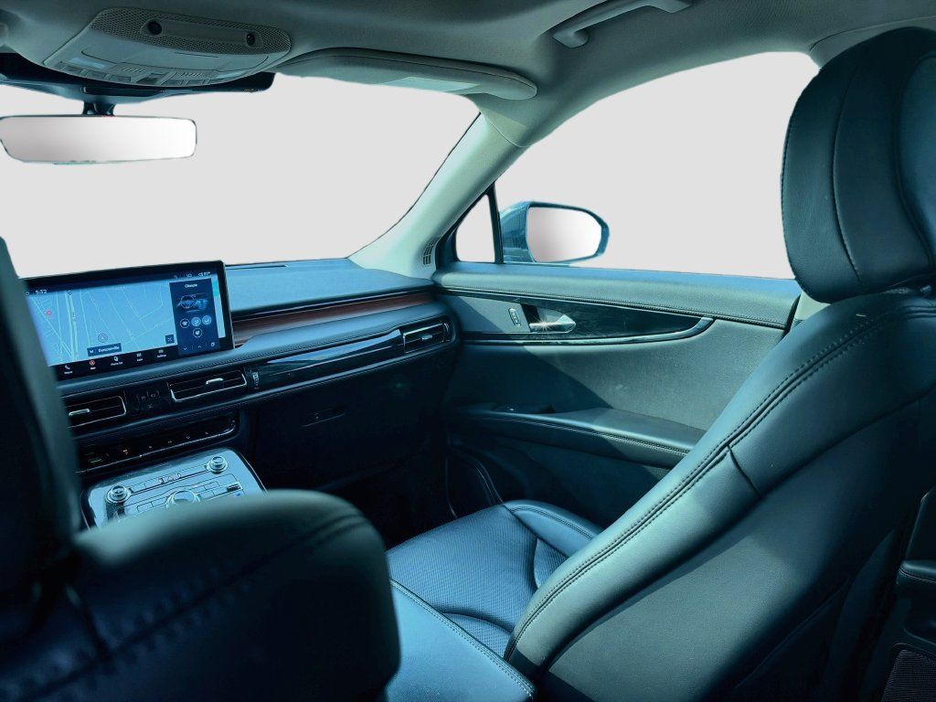 Used 2023 Lincoln Nautilus Reserve AWD/4WD image 23