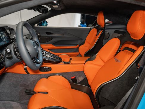 Used 2025 Aston Martin V8 Vantage Coupe image 13