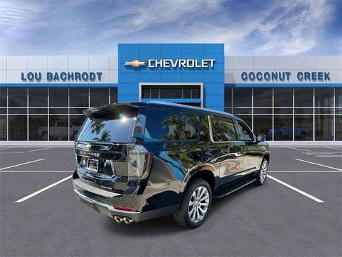 New 2026 Chevrolet Suburban Premier image 8