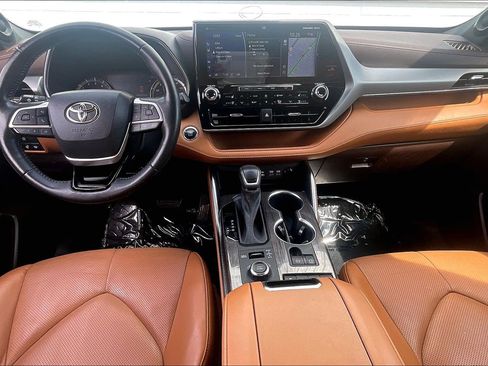Used 2022 Toyota Highlander Platinum AWD/4WD image 19