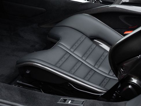 Used 2024 Ferrari SF90 Spider image 52