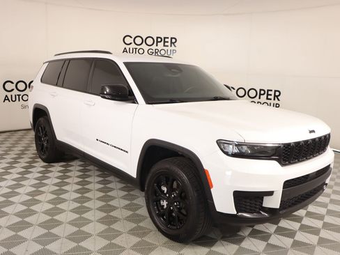 Used 2024 Jeep Grand Cherokee L Laredo RWD image 1