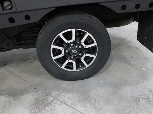 Used 2018 Toyota Tundra SR5 w/ TRD Off Road Package AWD/4WD image 40