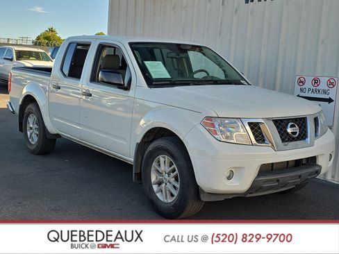 Used 2020 Nissan Frontier SV image 1