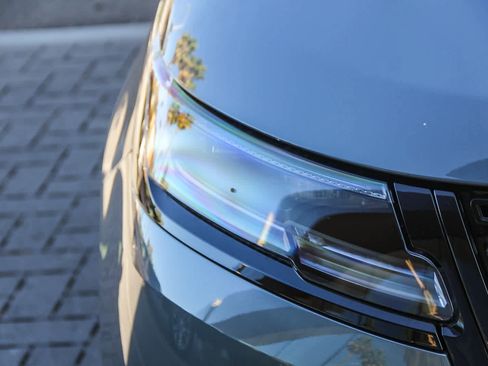 New 2026 Land Rover Range Rover Velar Dynamic SE image 10