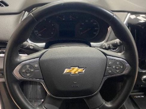 Used 2023 Chevrolet Traverse LT image 27