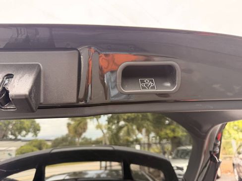 Used 2019 Toyota C-HR XLE FWD image 15