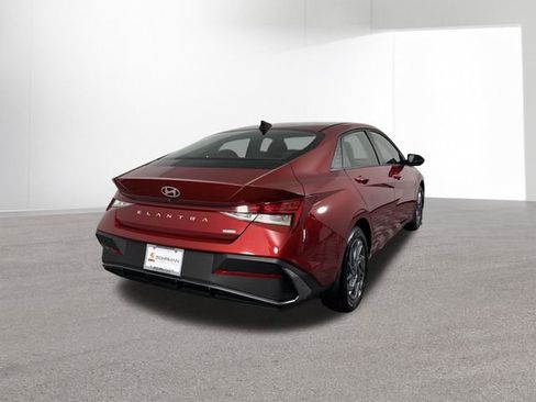 Used 2025 Hyundai Elantra Sport FWD image 3