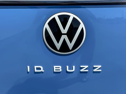 Used 2025 Volkswagen ID. Buzz 1st Edition RWD image 27