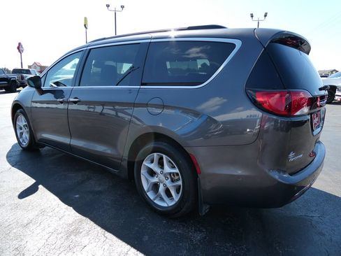Used 2019 Chrysler Pacifica Touring Plus w/ Advanced Safetytec Group FWD image 7