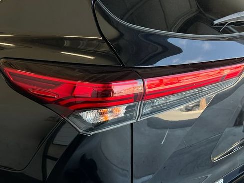 Used 2020 Toyota Highlander XLE FWD image 15