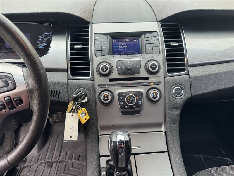 Used 2017 Ford Taurus SEL FWD image 10
