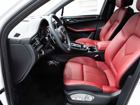 Certified 2025 Porsche Macan image 23