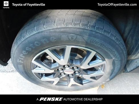 Used 2023 GMC Acadia SLT FWD image 7