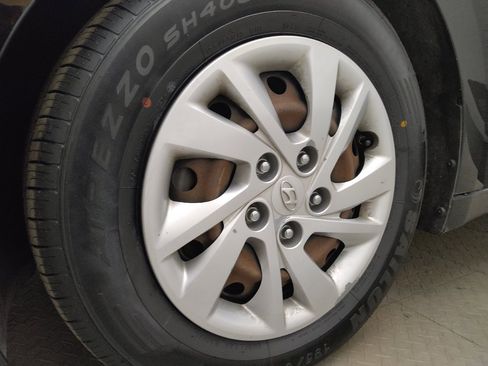 Used 2020 Hyundai Elantra SE FWD image 31