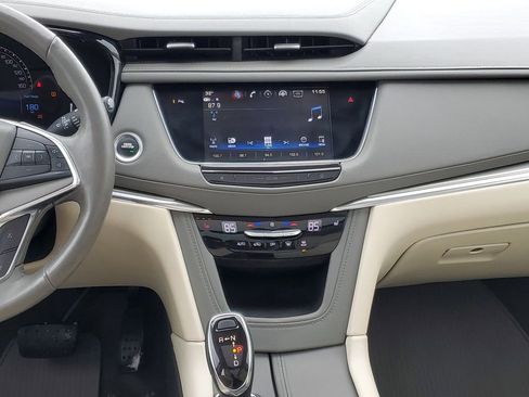 Used 2018 Cadillac XT5 Luxury w/ Driver Awareness Package image 28