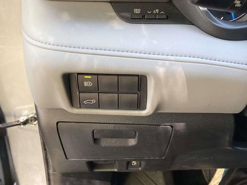 Used 2023 Toyota Highlander XLE image 20