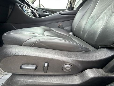 Used 2019 Buick Envision Essence FWD image 12