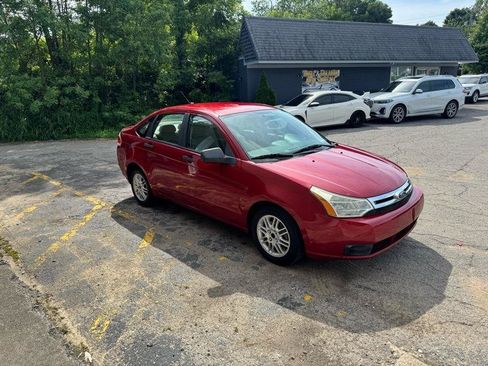 Used 2010 Ford Focus SE FWD image 3